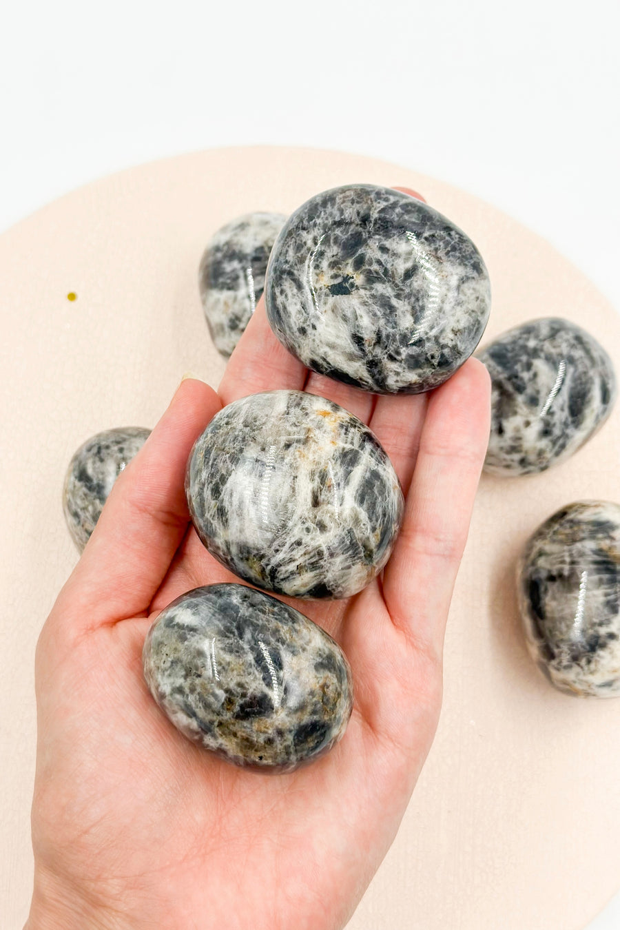 Black Moon Stone Rolled Jumbo | Feminine energy - Magnetism